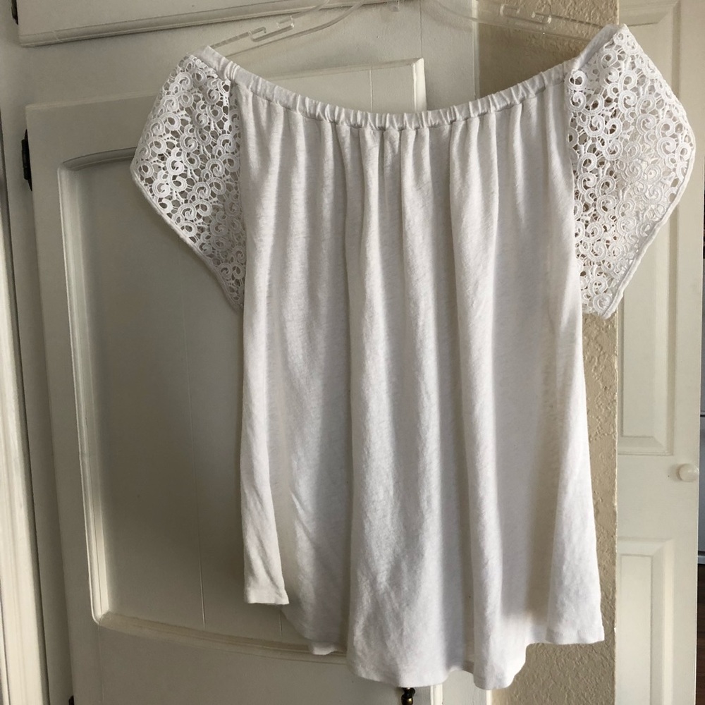 Off the shoulder option. XL White Top